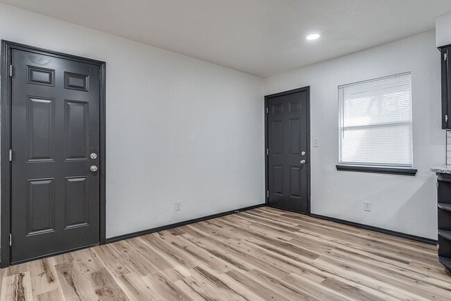 Building Photo - 1501 NE 33rd St