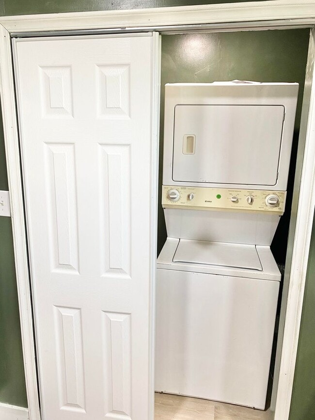 Building Photo - 3BR/1BA Home-Sweet-Home