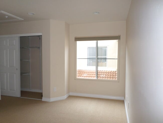 Building Photo - 5005 Golondrina Way