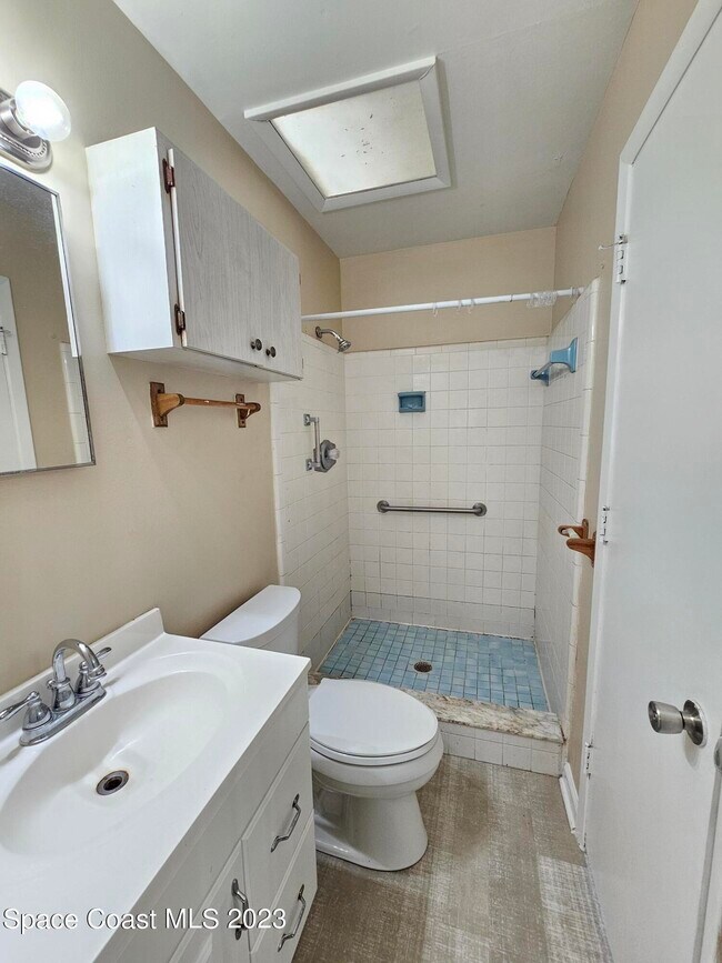 Building Photo - 2640 Dutton Dr