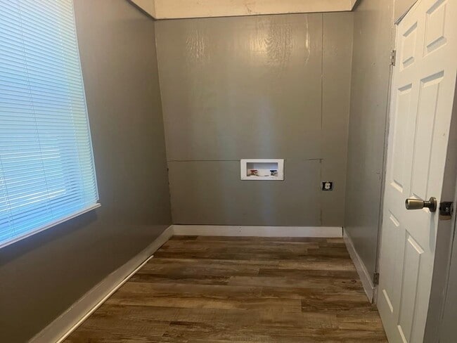 Building Photo - 618 Clarke St