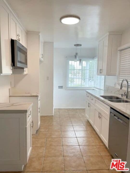 Building Photo - 3760 Wellington Rd