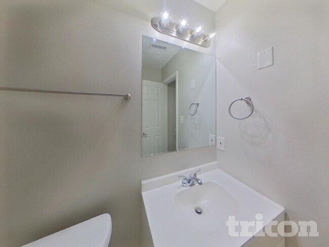 Building Photo - 2500 Justin Ct