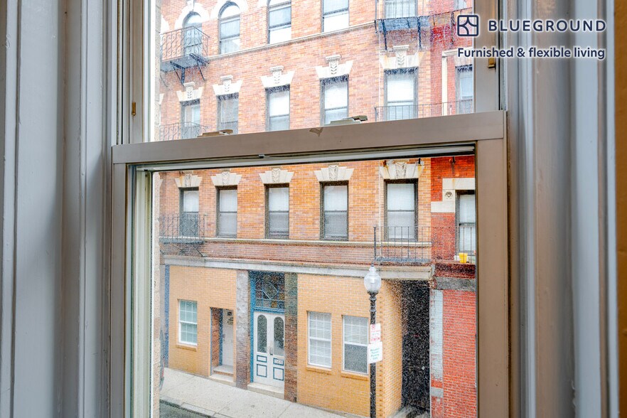 Building Photo - 152 Salem St