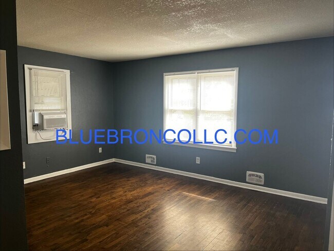 Building Photo - Completely redone gorgeous 1 bedroom 1 bath