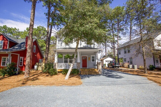 Building Photo - Charming Cottage in DOWNTOWN Southern Pines