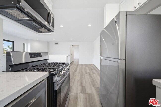 Building Photo - 6212 Fulton Ave