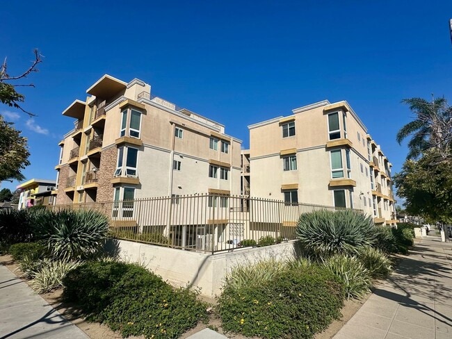 Building Photo - North Park 2bed/2bath with parking