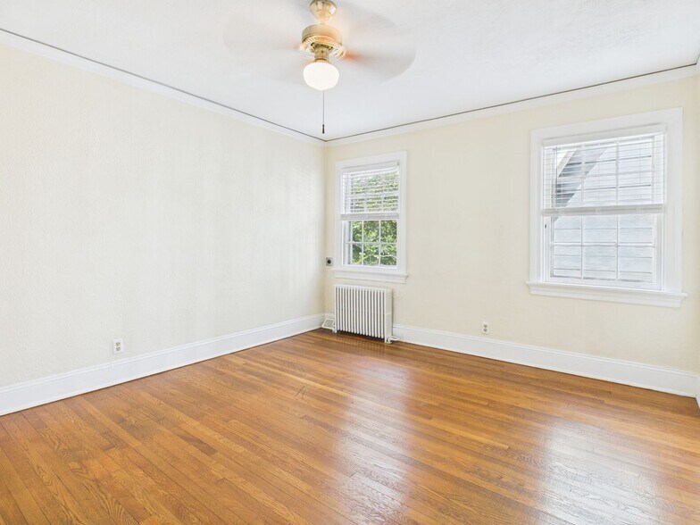 Building Photo - 2802 Dupont Cir
