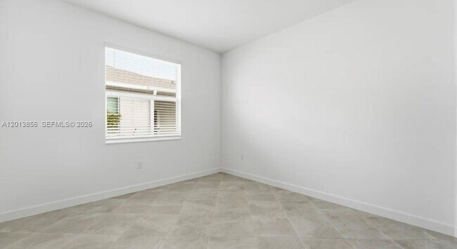 Building Photo - 20511 Hazelnut Ct S