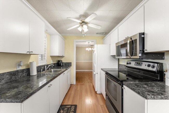 Building Photo - 8000 Lagos De Campo Blvd