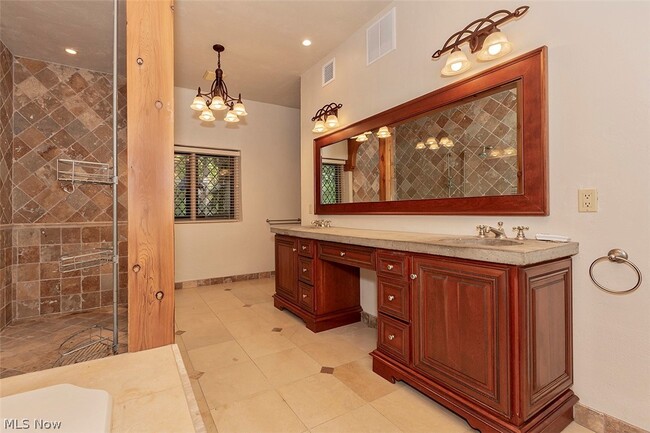 Building Photo - 7020 S Woodland Rd