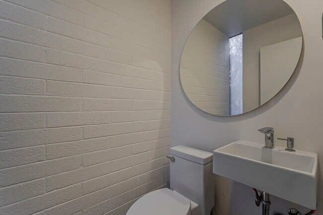 Building Photo - 4411 N 40th St