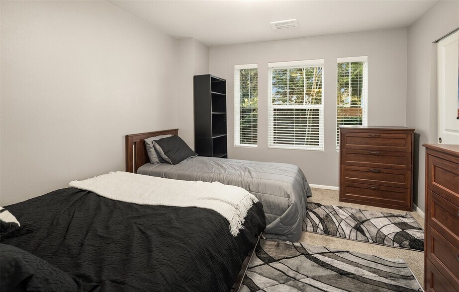 Building Photo - 1903 112th Pl SE