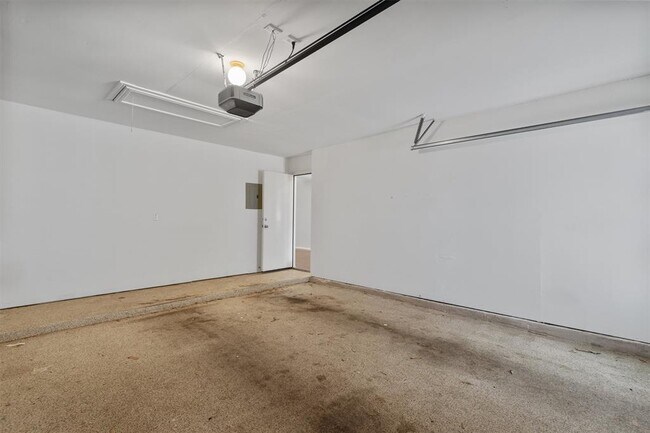 Building Photo - 2304 Jesse Owens Dr