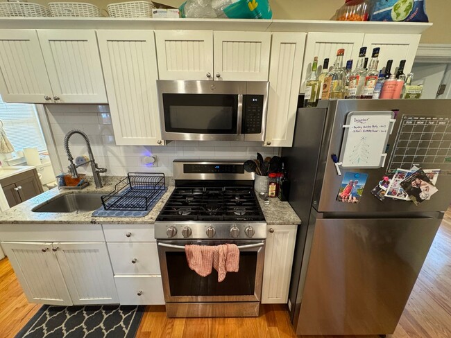 Building Photo - BEAUTIFUL UNIT IN CAMBRIDGE!!!!!!!!!!!