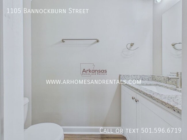 Building Photo - 1105 Bannockburn St