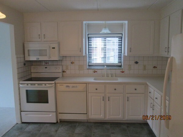 Building Photo - 146 Marble St