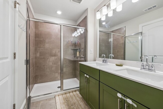 Building Photo - Beautifully maintained and now available as a rental for the very first time!