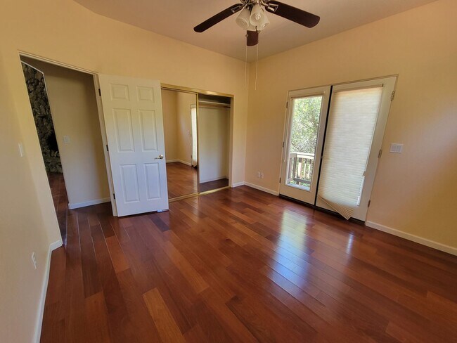 Building Photo - 255 Canyon Dr