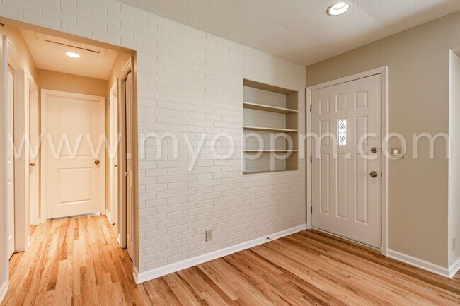 Building Photo - *1/2 off first month's rent! Pristine 4 Be...