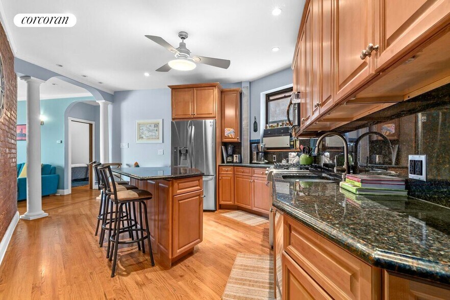 Building Photo - 575 Riverside Dr