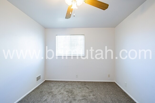 Building Photo - 2241 E Laney Ave