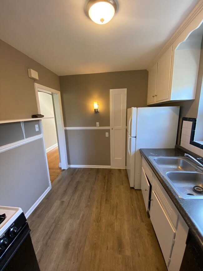 Building Photo - 3910 Cary Street Rd