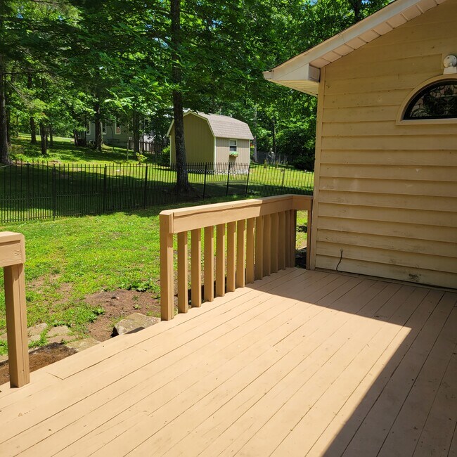 Building Photo - 110 Hilton Ln