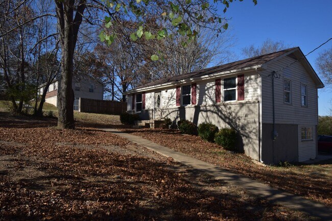 Building Photo - 4 Bedroom Home For Rent Over The River!