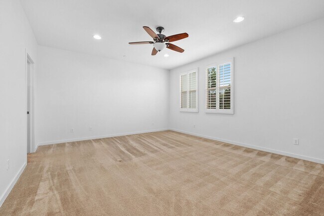 Building Photo - Beautiful 3 Bed, 3 Bath Home in Desirable Portola Springs