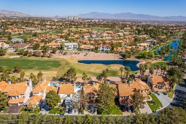 Building Photo - 8856 Rainbow Ridge Dr