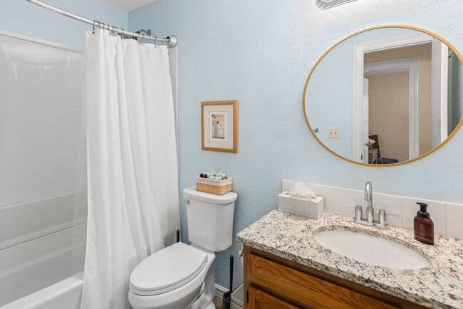 Building Photo - 2110 Loren Cir