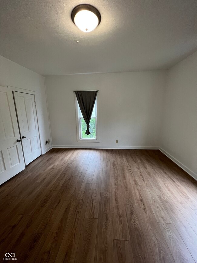 Building Photo - 730 W 9th St