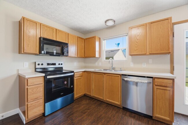 Building Photo - 106 Hewes St