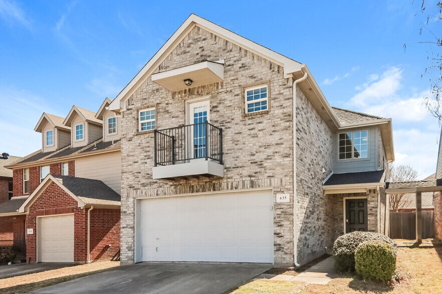 Building Photo - 635 Fleming St