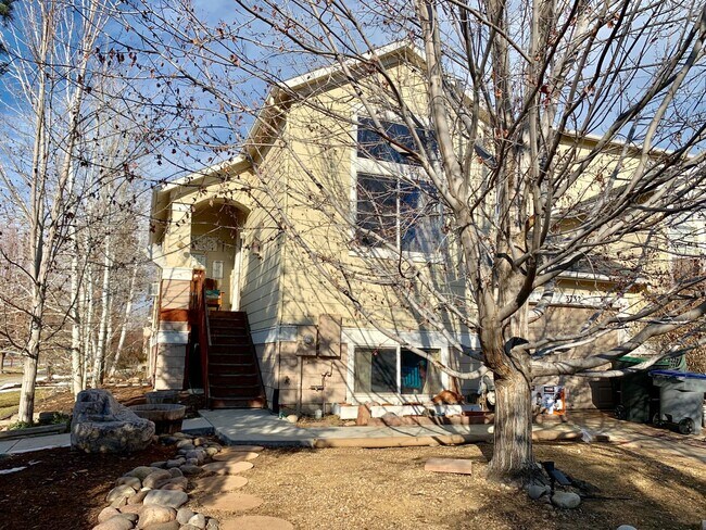 Building Photo - Spacious Rowhouse on Cul-de-sac in SW Longmont for Lease!
