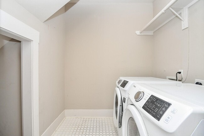 Building Photo - 1307 Walton St