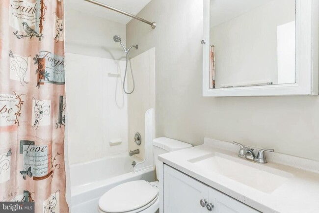 Building Photo - 14 Greystone Cir