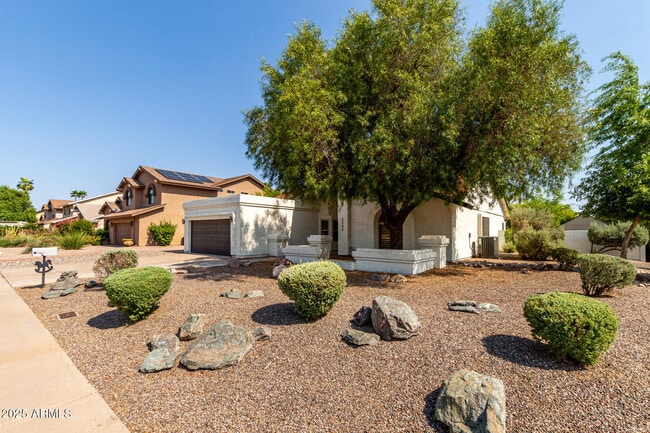 Building Photo - 5247 E Paradise Ln