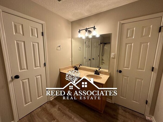 Building Photo - 3 Bedroom Near Gallaway, TN
