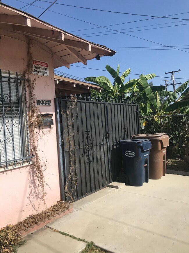Exterior Area - 1235 W 107th St