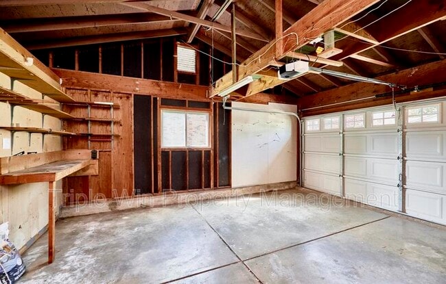Building Photo - 2548 Bolton St