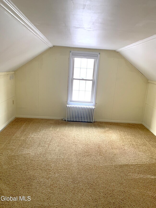 Building Photo - 15 Grounds Pl