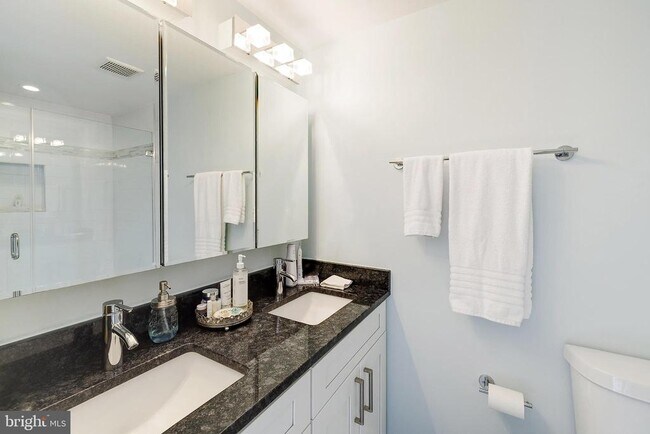 Building Photo - 1514 Newton St NW