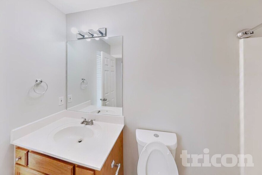 Building Photo - 1705 Walden Ct