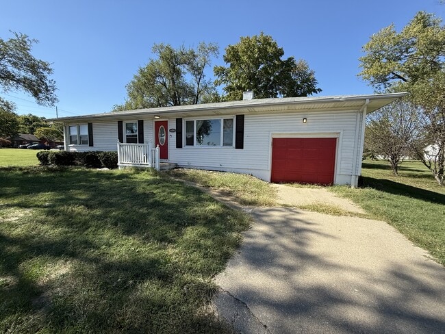 Building Photo - 6009 Old Collinsville Rd