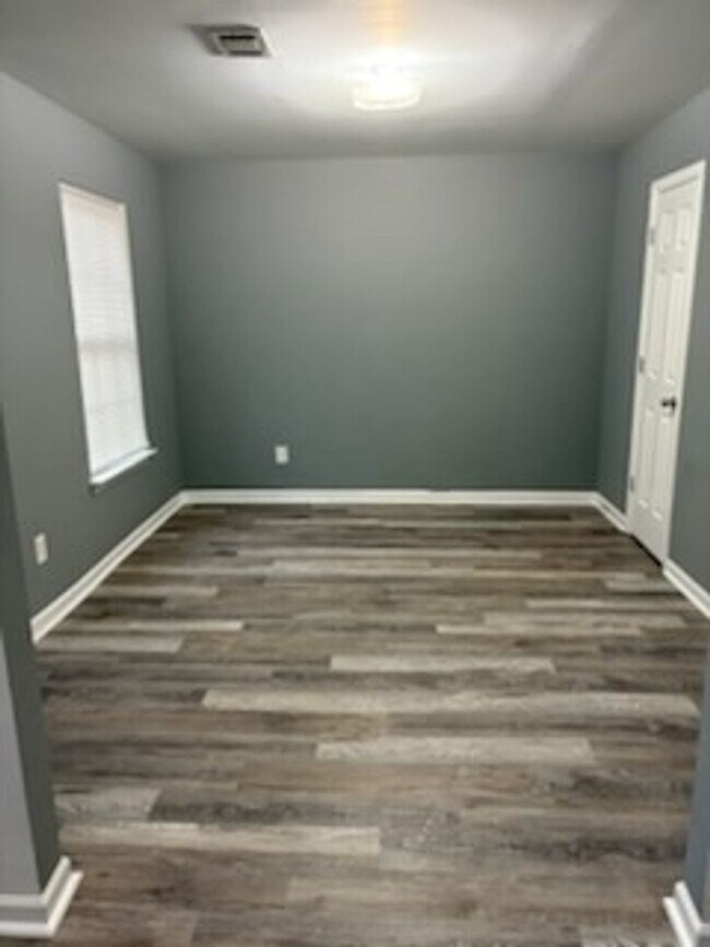 Building Photo - 6263 Shell Dr SW