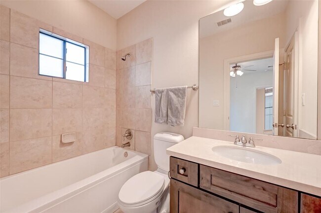 Building Photo - 5211 Eigel St