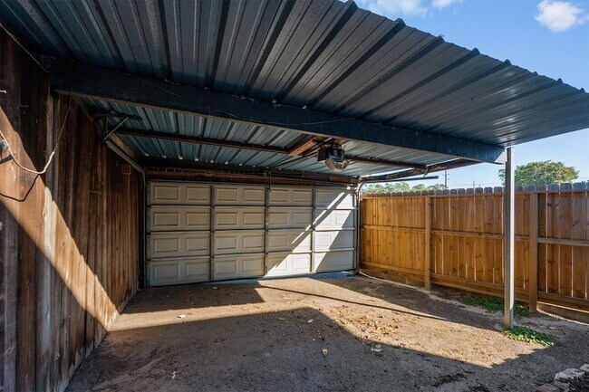 Building Photo - 20361 Fieldtree Dr